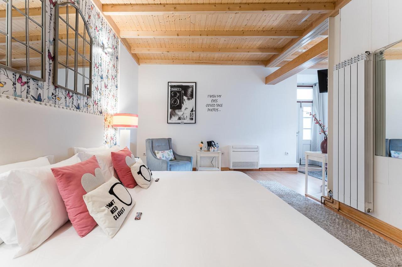 R3 Service - Five Senses In Apartment