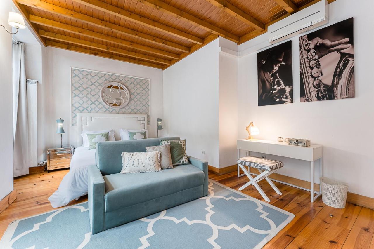 R3 Service - Five Senses In Apartment