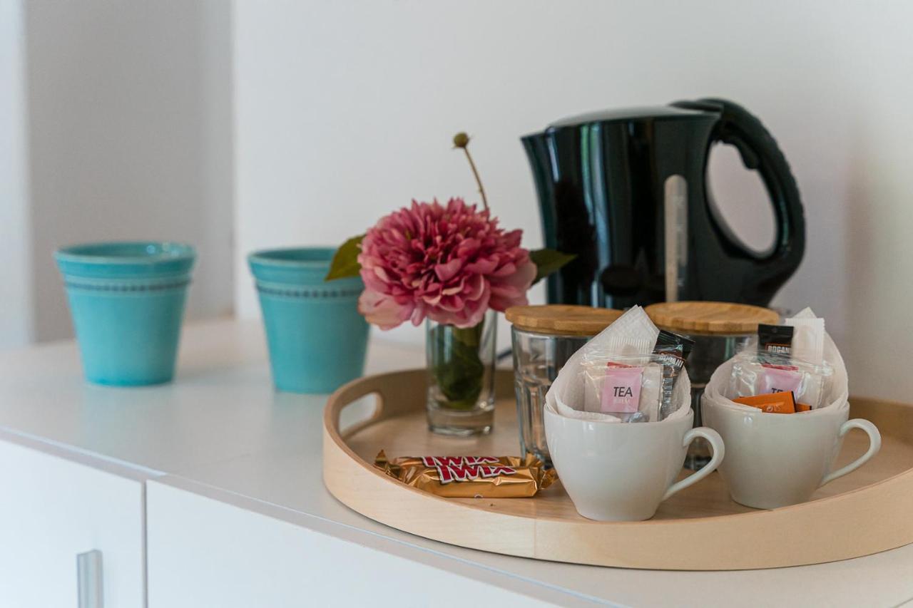R3 Service - Five Senses In Apartment *
