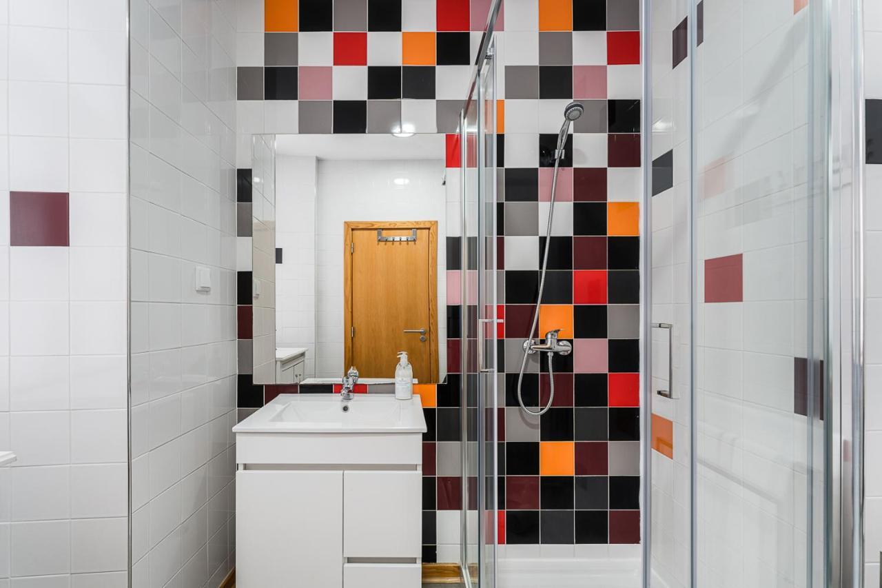 R3 Service - Five Senses In Apartment