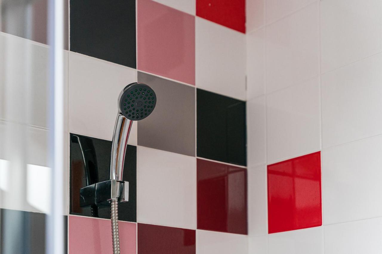 R3 Service - Five Senses In Apartment *